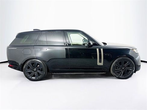 Used 2023 Land Rover Range Rover SE image 4
