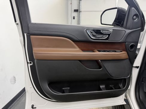 Used 2023 Lincoln Navigator L Reserve w/ Equipment Group 201A image 12