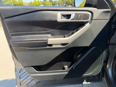Used 2023 Ford Explorer XLT w/ Equipment Group 202A AWD/4WD image 13