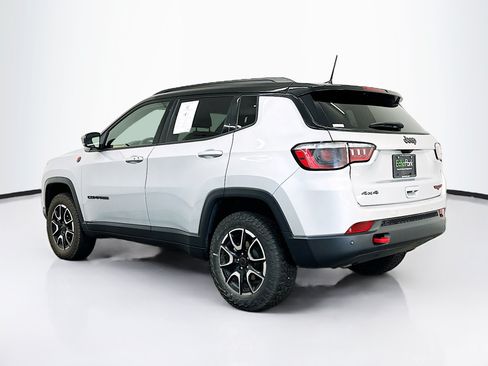 Used 2025 Jeep Compass Trailhawk AWD/4WD image 5