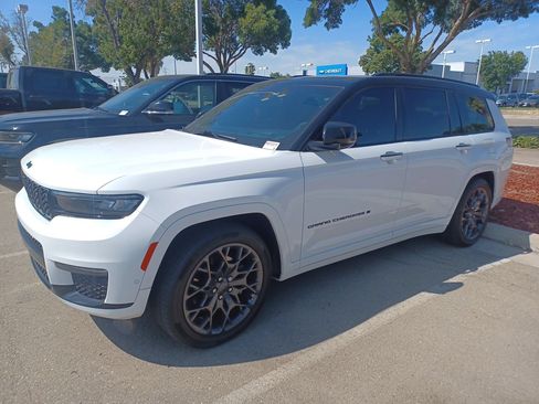 Used 2023 Jeep Grand Cherokee L Summit AWD/4WD image 1