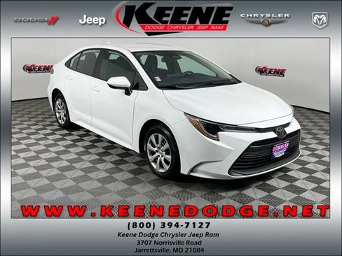 Used 2025 Toyota Corolla LE FWD image 1