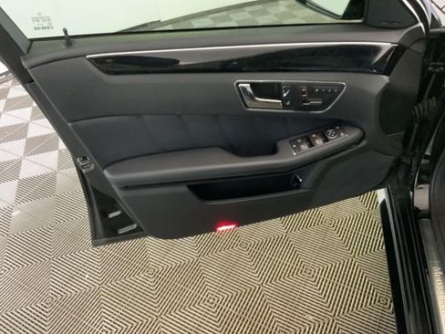 Used 2011 Mercedes-Benz E 550 4MATIC Sedan image 26