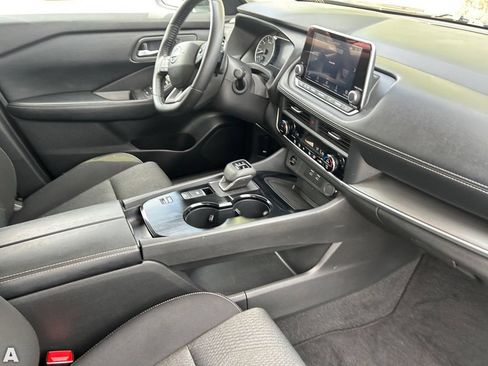 Used 2025 Nissan Rogue SV FWD image 13