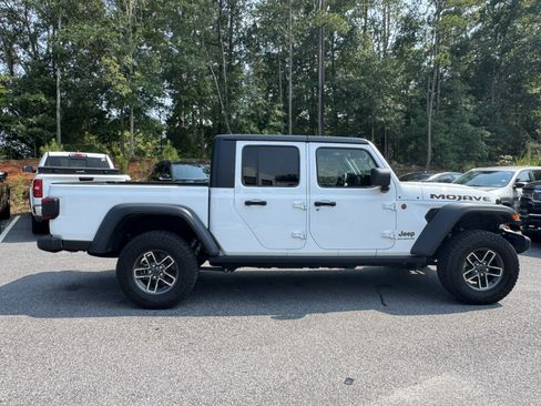 Used 2025 Jeep Gladiator Mojave w/ Convenience Group AWD/4WD image 4