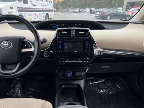 Used 2016 Toyota Prius Two image 17