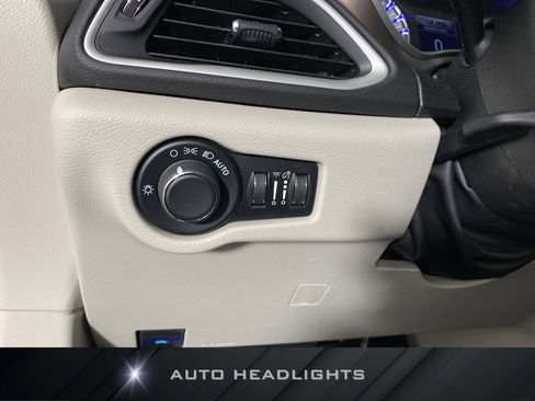 Used 2024 Chrysler Voyager LX image 24