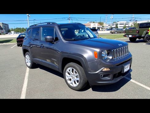 Used 2018 Jeep Renegade Latitude w/ Cold Weather Group AWD/4WD image 2
