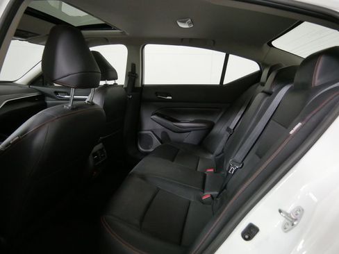 Used 2024 Nissan Altima 2.5 SR image 18