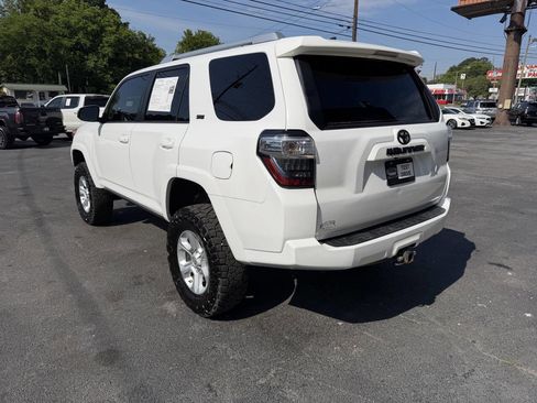 Used 2016 Toyota 4Runner SR5 AWD/4WD image 3