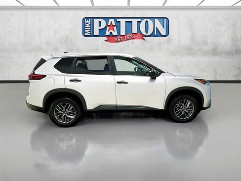 Used 2024 Nissan Rogue S AWD/4WD image 8