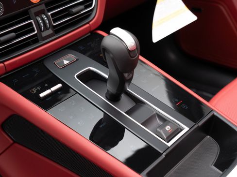 Certified 2026 Porsche Macan AWD/4WD image 26