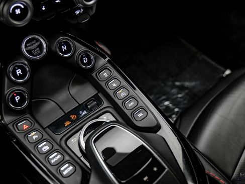 Used 2019 Aston Martin V8 Vantage Coupe image 61