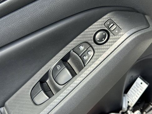 Used 2025 Nissan Altima 2.5 SV FWD image 18