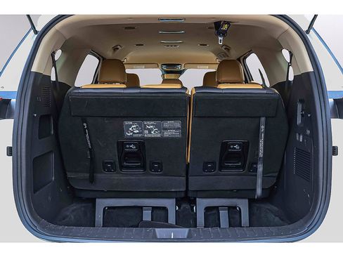 Used 2024 Kia Carnival LX FWD image 24