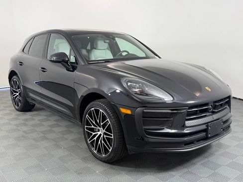 Certified 2026 Porsche Macan AWD/4WD image 9