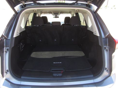 Used 2024 Nissan Rogue SV AWD/4WD image 12