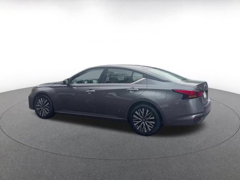 Used 2025 Nissan Altima 2.5 SV FWD image 8
