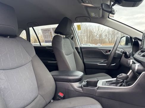 Used 2022 Toyota RAV4 XLE image 11