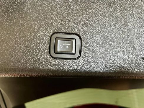 Used 2016 Cadillac SRX Premium w/ Driver Assist Package image 28