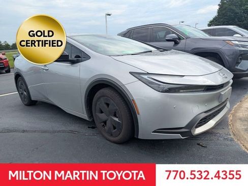 Used 2025 Toyota Prius Plug-In Hybrid FWD image 2