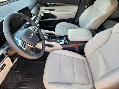 New 2025 Kia Telluride S image 9