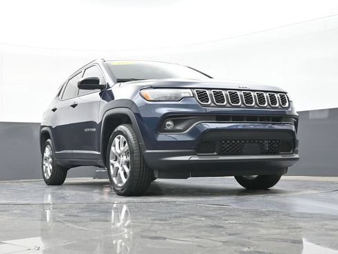 Used 2024 Jeep Compass Latitude AWD/4WD image 51