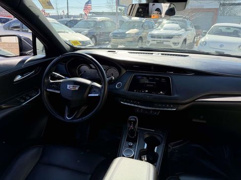 Used 2023 Cadillac XT4 Luxury w/ Cold Weather Package AWD/4WD image 16