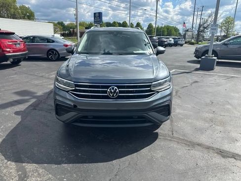 Used 2023 Volkswagen Tiguan SE AWD/4WD image 2