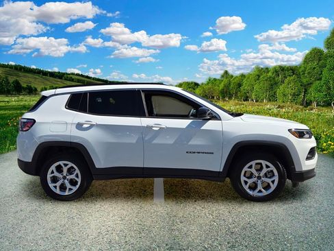 Used 2022 Jeep Compass Limited AWD/4WD image 7