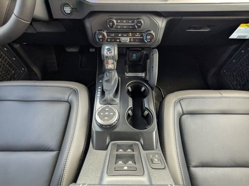 New 2025 Ford Bronco Outer Banks w/ Sasquatch Package image 24