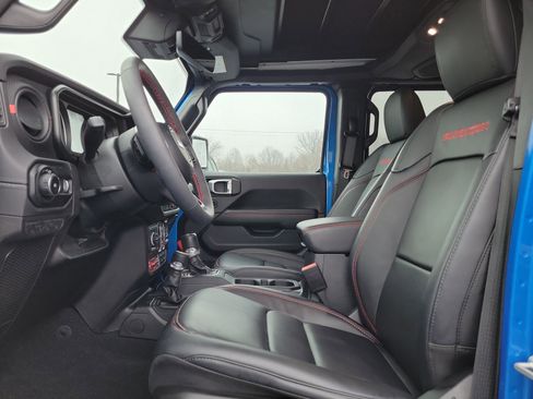 Used 2024 Jeep Wrangler Unlimited Rubicon w/ Technology Group image 18