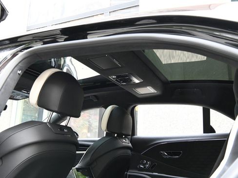 New 2025 Bentley Flying Spur Plug-In Hybrid image 26