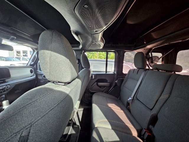 Used 2024 Jeep Wrangler Unlimited AWD/4WD image 9
