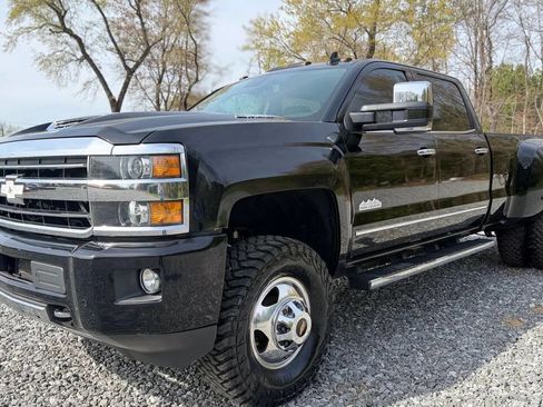 Used 2018 Chevrolet Silverado 3500 High Country w/ Duramax Plus Package image 3