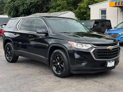 Used 2019 Chevrolet Traverse LS FWD image 2