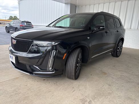 Used 2025 Cadillac XT6 Sport image 3