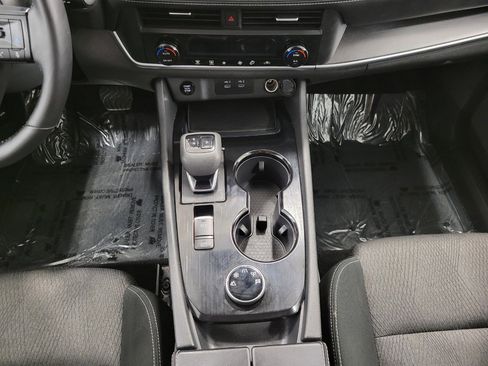 Used 2025 Nissan Rogue SV image 16