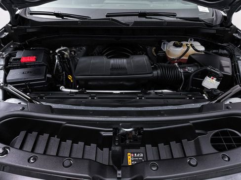 Used 2025 Chevrolet Suburban Z71 image 24