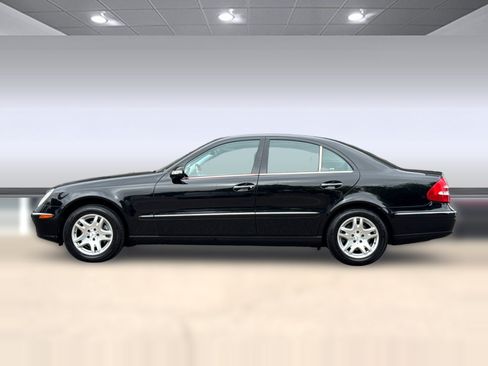 Used 2005 Mercedes-Benz E 320 Sedan image 2