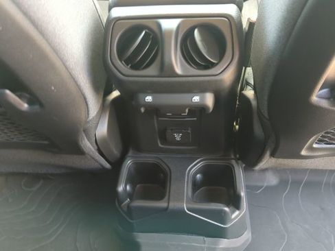 Certified 2024 Jeep Gladiator Rubicon w/ Technology Group image 21