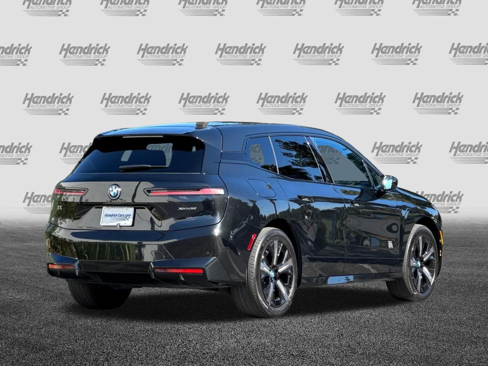 Used 2024 BMW iX xDrive50 w/ Sport Package AWD/4WD image 5