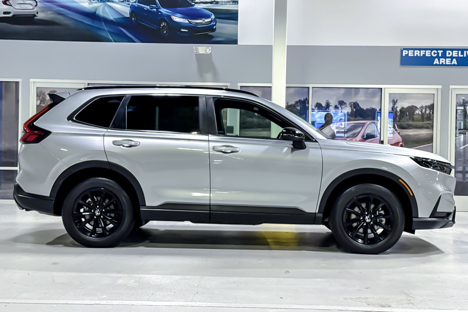 Used 2025 Honda CR-V Sport image 8