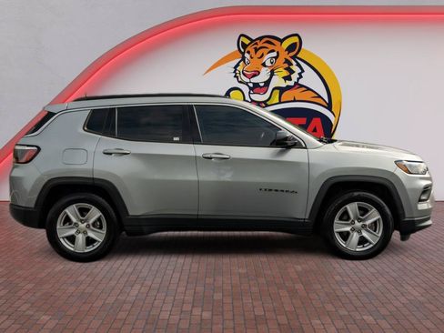 Used 2022 Jeep Compass Latitude w/ Convenience Group FWD image 4