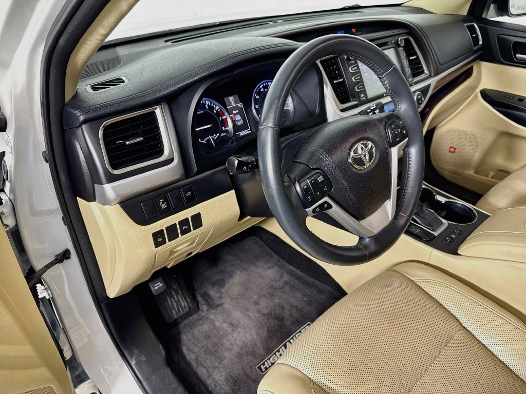 Used 2016 Toyota Highlander Limited FWD image 9