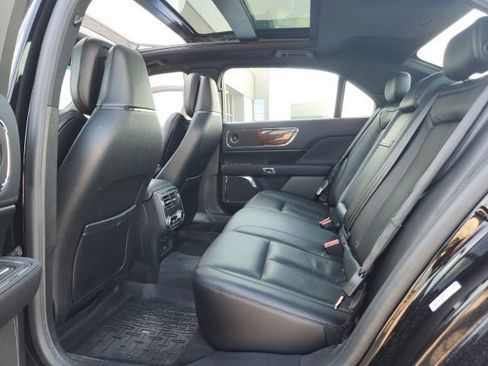 Used 2019 Lincoln Continental Reserve FWD image 17