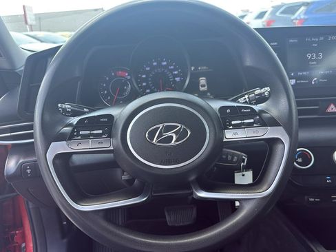 Used 2021 Hyundai Elantra SE FWD image 15