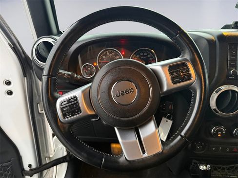 Used 2017 Jeep Wrangler Unlimited Rubicon image 13