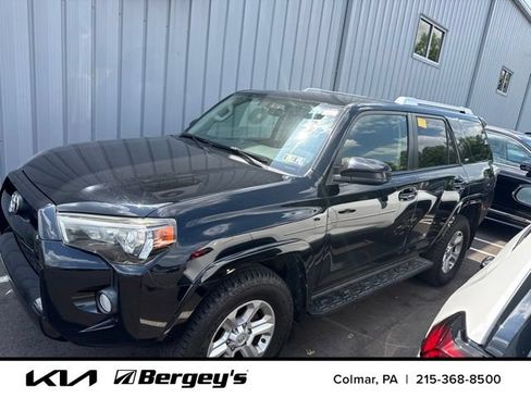 Used 2017 Toyota 4Runner SR5 AWD/4WD image 5