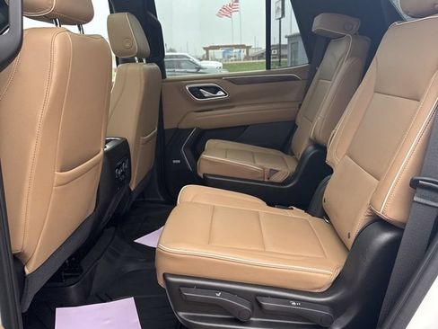 Used 2021 Chevrolet Tahoe Premier w/ Premium Package AWD/4WD image 16